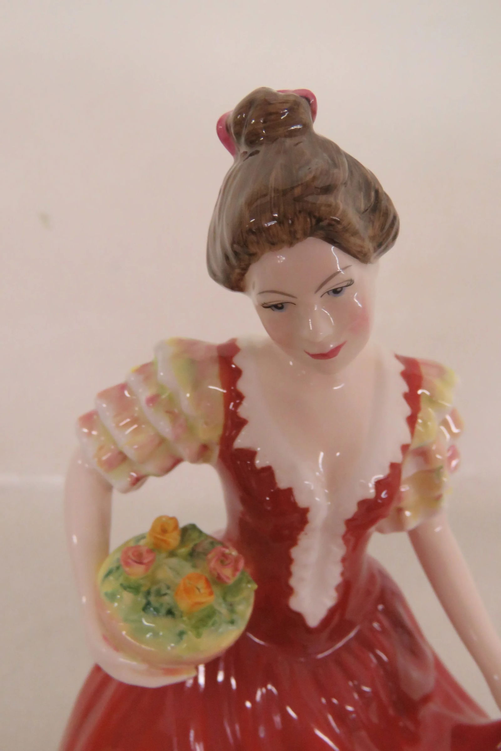 Royal Doulton Helen Hn3886 Bone China Porcelain Figurine - 9