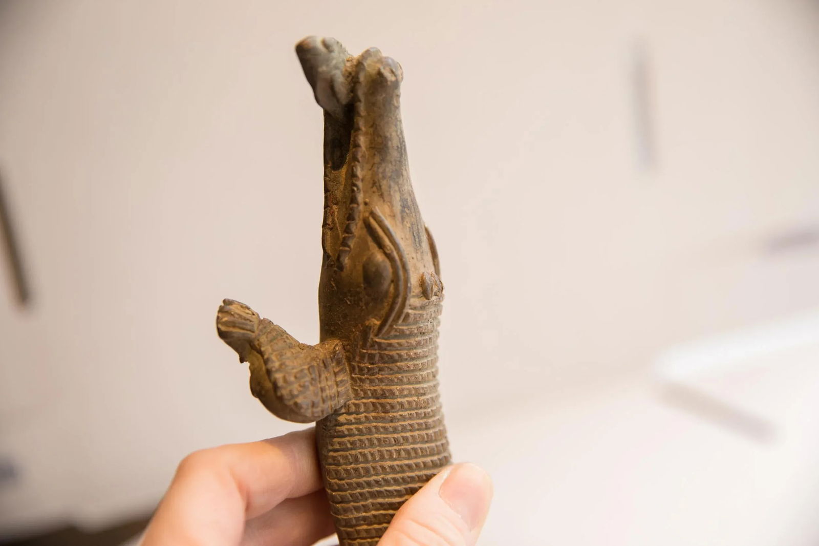 Vintage African Crocodile With Fish Sculpture - 5