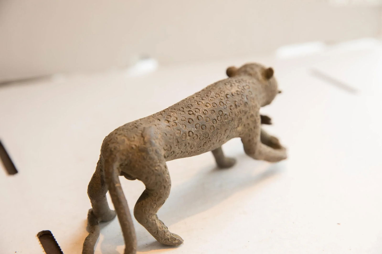 Vintage African Cheetah With Prey Sculpture - 4