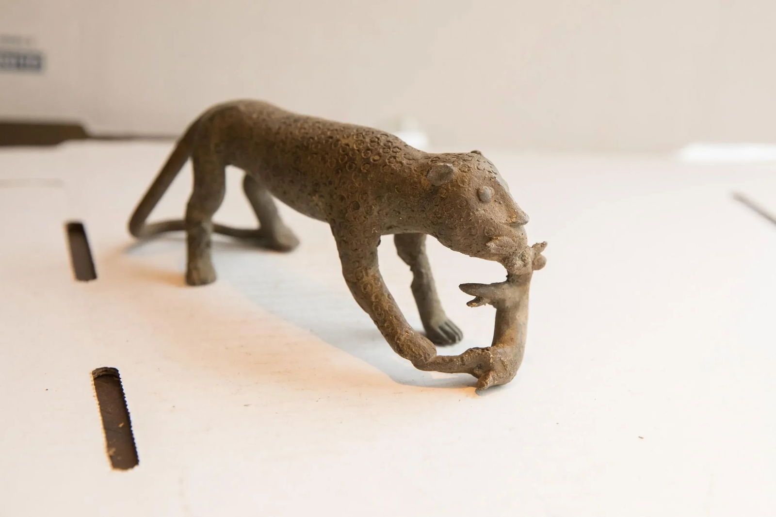 Vintage African Cheetah With Prey Sculpture - 5