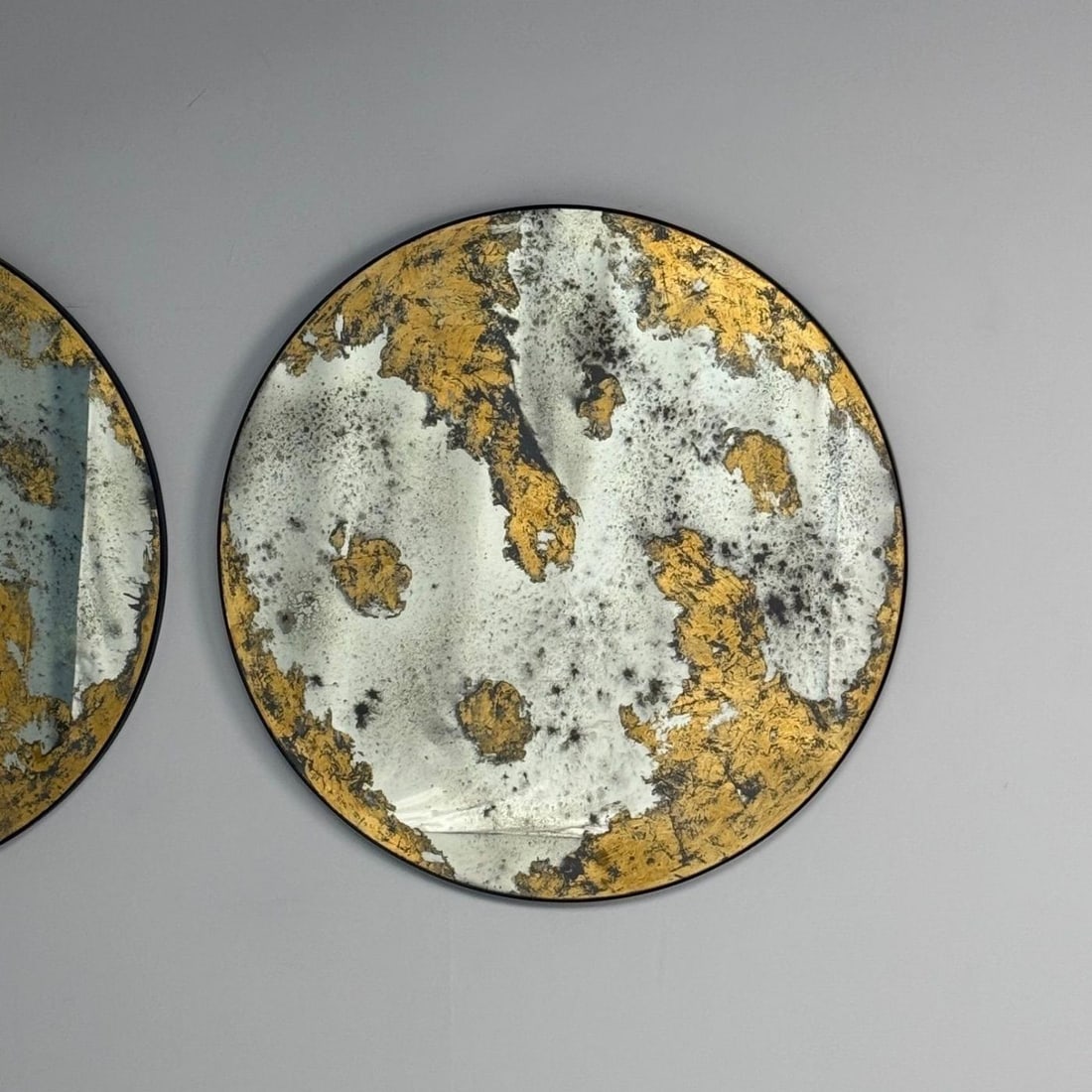 Hollywood Regency Style, Round Wall Mirrors, Eglomise Glass, Gold Leaf, 21st C. - 5