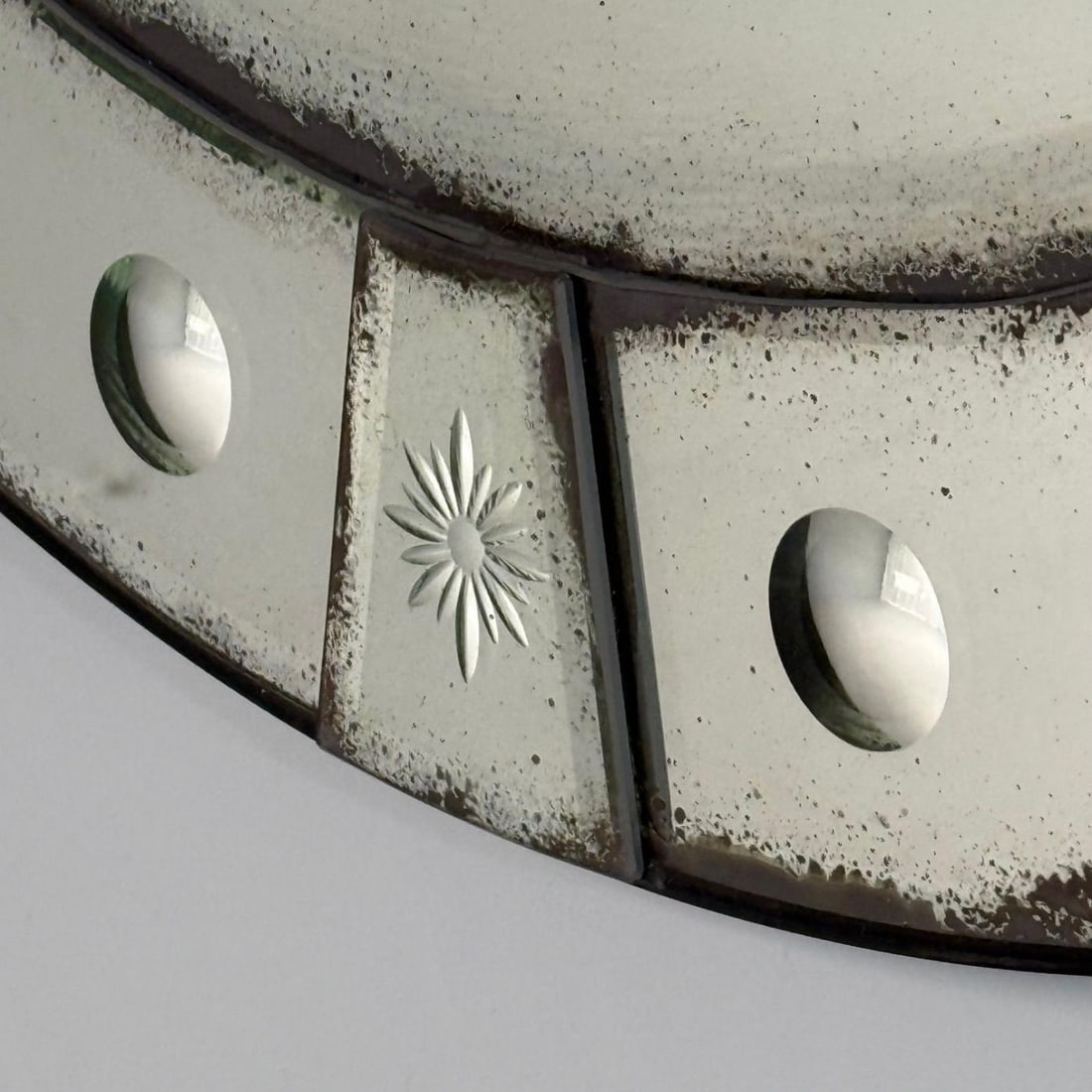 Art Deco Style, Venetian Circular Wall Mirrors, Antiqued Beveled Glass, 21st C. - 6