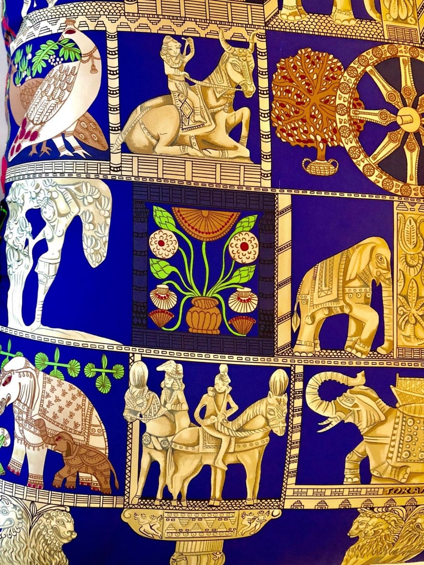 Enormous French Hollywood Regency Style Hermès "Torana" Silk Stuffed Pillow - 7