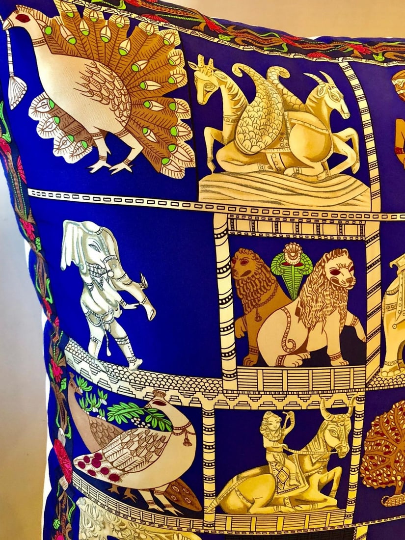 Enormous French Hollywood Regency Style Hermès "Torana" Silk Stuffed Pillow - 8