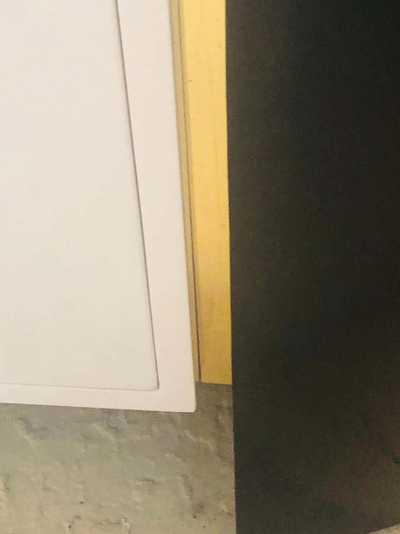 Mid-Century Modernist Long Black and White Lacquered Credenza Sideboard Cabinet - 12