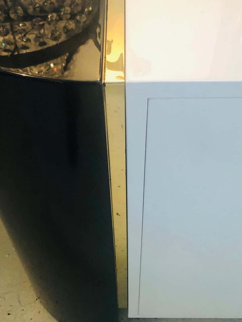 Mid-Century Modernist Long Black and White Lacquered Credenza Sideboard Cabinet - 6