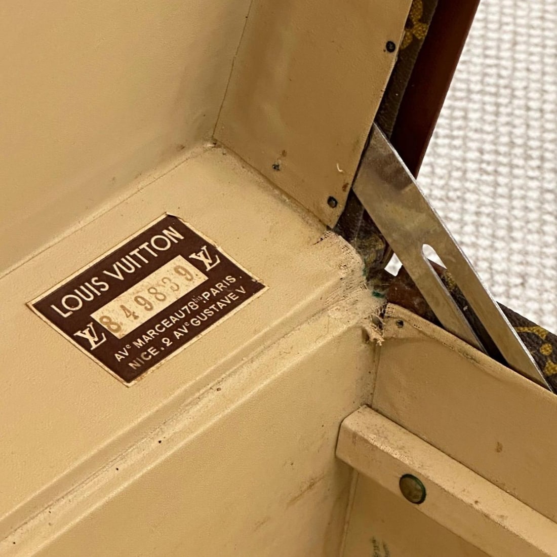 Louis Vuitton Monogram Suitcase / Luggage or Trunk, Alzer 80, Mid 20th Century - 11