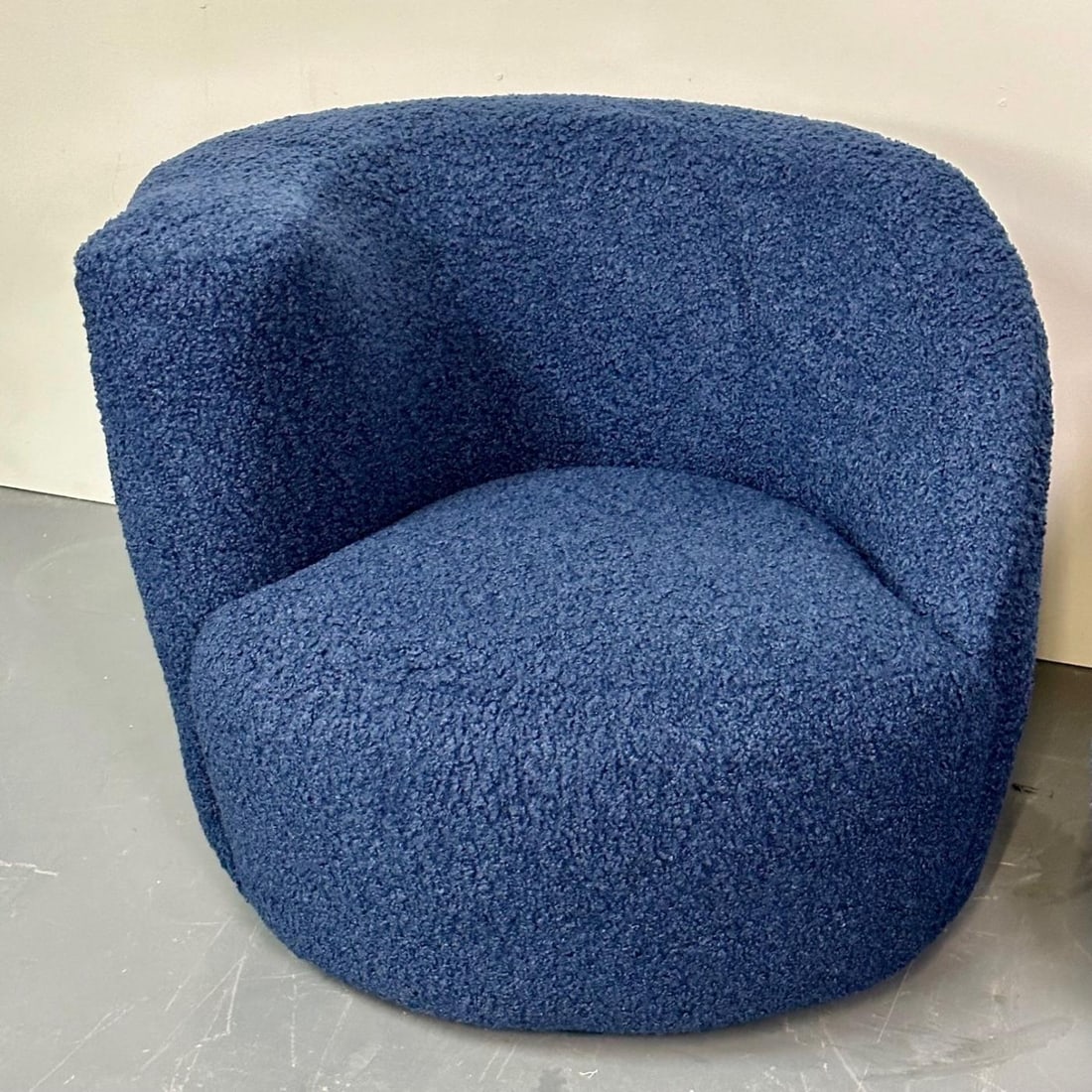 Pair of Mid-Century Modern Nautilus Style Swivel / Lounge Chairs, Blue Faux Fur - 7