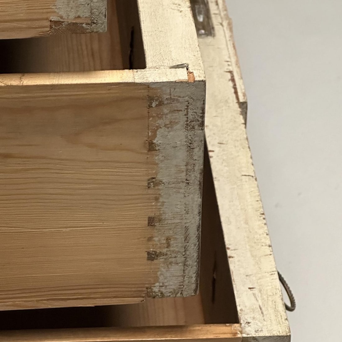 Gustavian, Swedish Commodes, Beige Paint Distressed, Brass, Sweden, 19th C. - 12