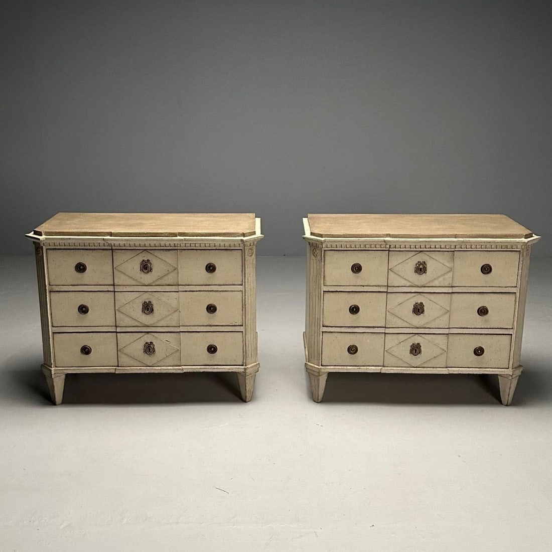 Gustavian, Swedish Commodes, Beige Paint Distressed, Brass, Sweden, 19th C. - 3