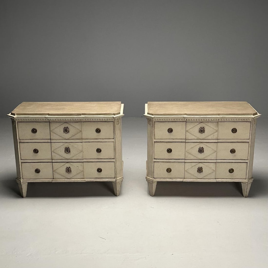 Gustavian, Swedish Commodes, Beige Paint Distressed, Brass, Sweden, 19th C. - 6