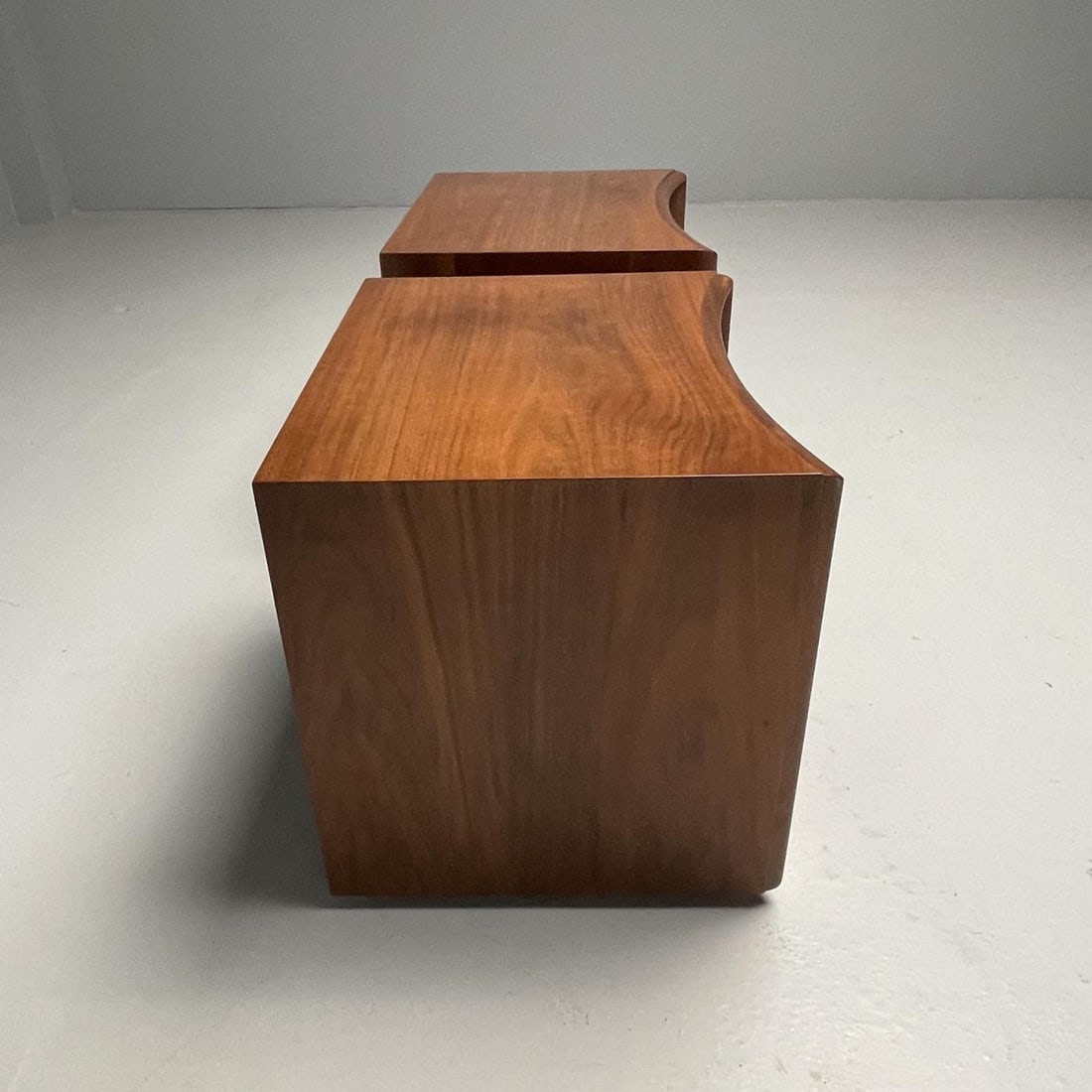 Paul Frankl, Mid-Century Modern, Concave Nightstands, Walnut, Brass, USA 1950s - 11