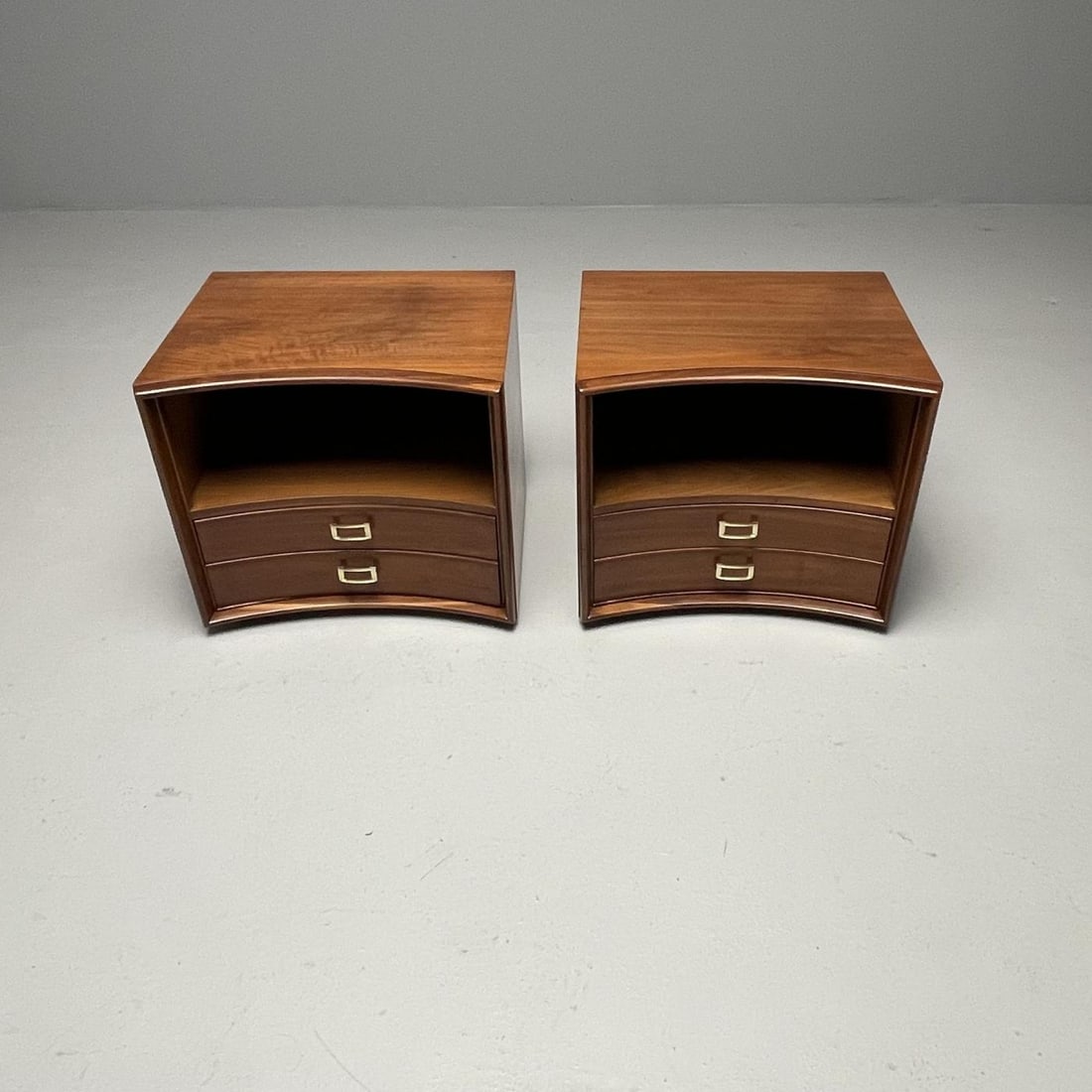 Paul Frankl, Mid-Century Modern, Concave Nightstands, Walnut, Brass, USA 1950s - 4
