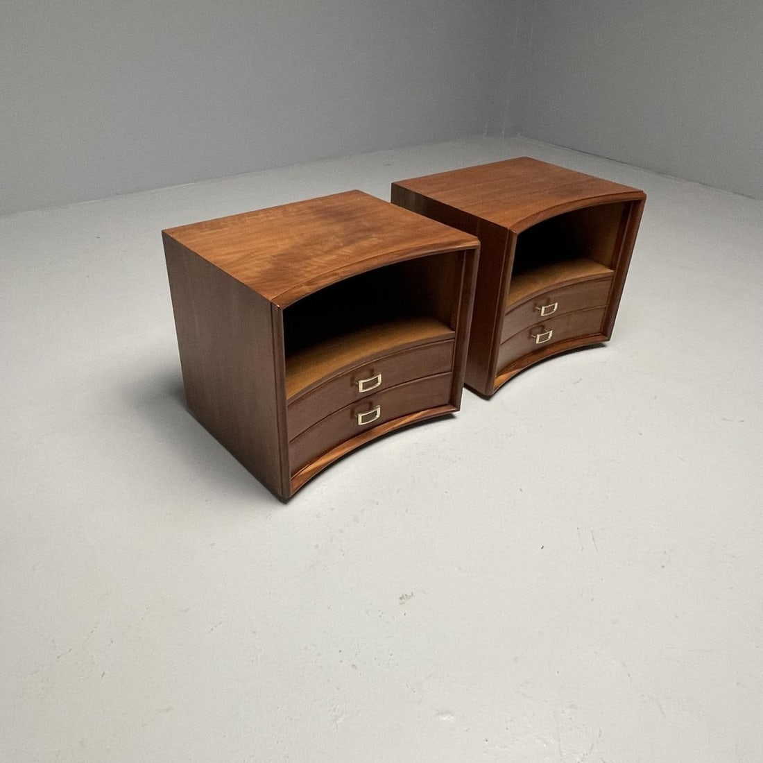 Paul Frankl, Mid-Century Modern, Concave Nightstands, Walnut, Brass, USA 1950s - 5
