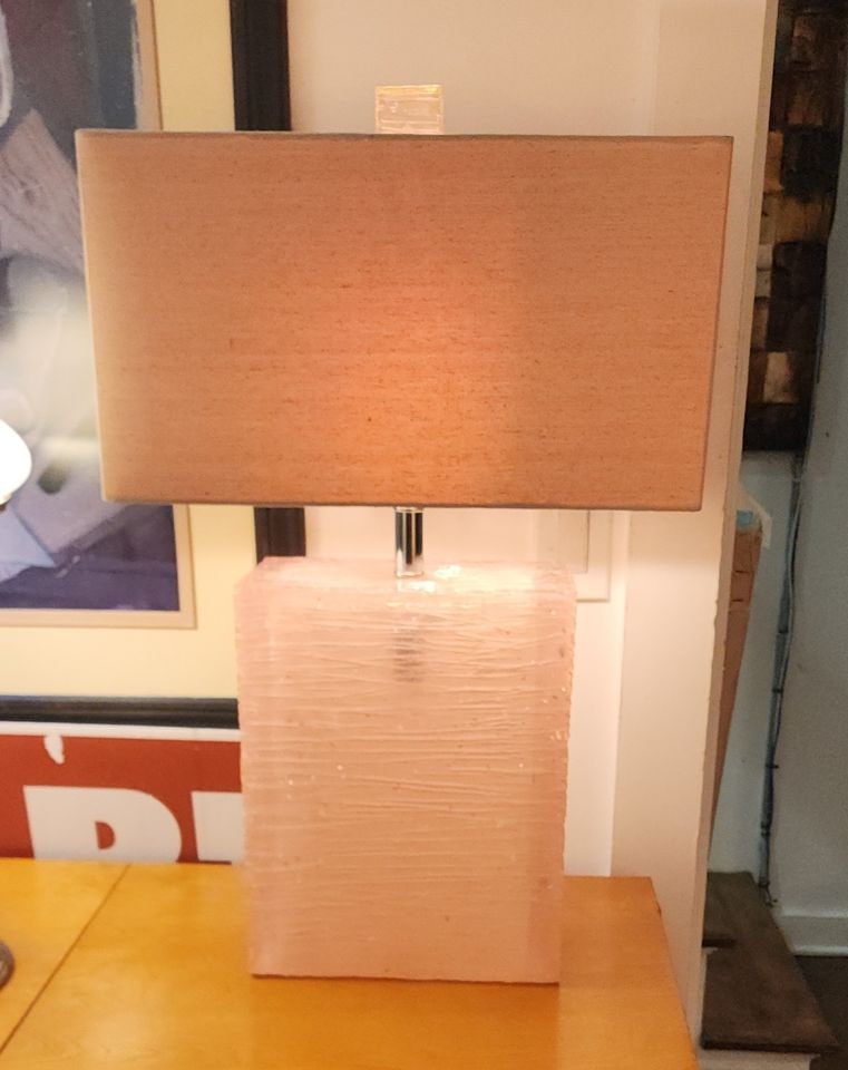 Welcome to the 60s with this terrific large pink cast lucite lamp. Maybe Elvis had one... - 3