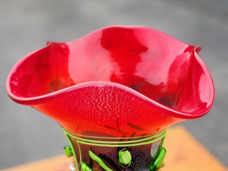 Stunning monumental Vintage art glass vase in the manner of Murano artists and Dale Chihuly w/ - 3