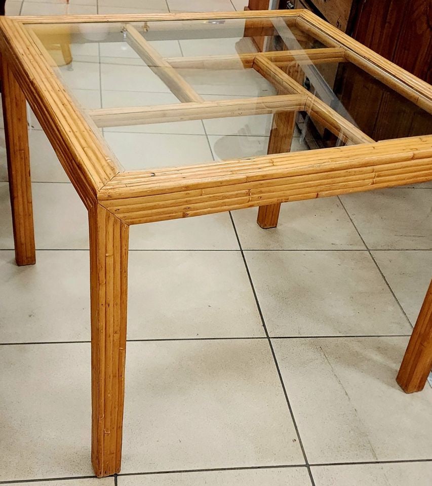 Vintage designer '70s or '80s rattan and glass dining table. Perfect for a modern or country decor. - 3