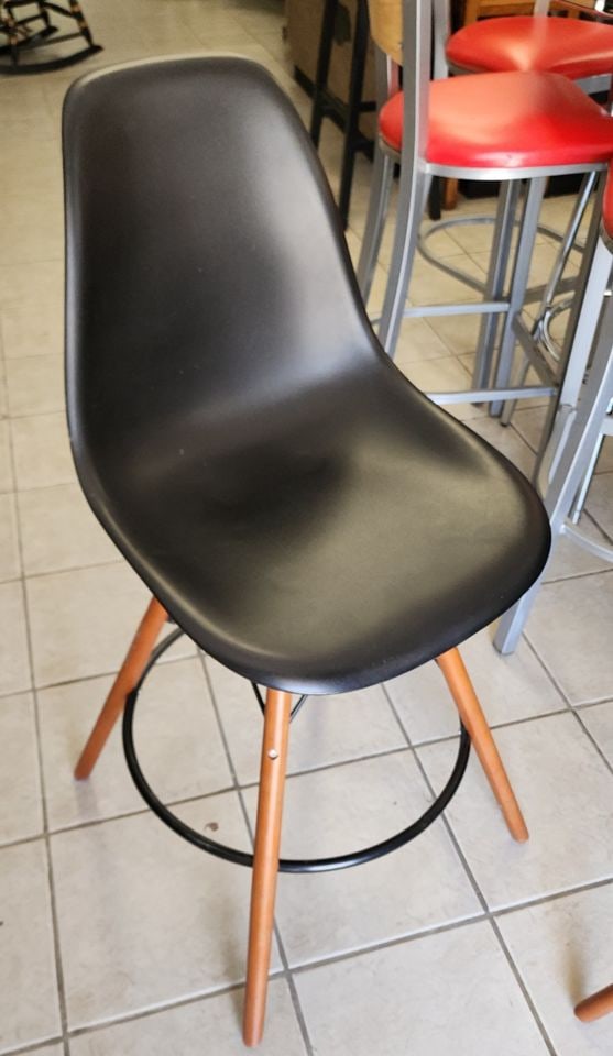 PAIR OF RETRO HERMAN MILLER EAMES STYLE MOLDED TULIP SCANDINAVIAN MODERN POLYCARBONATE BAR STOOL - 4