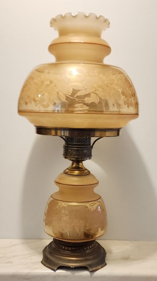 Vintage Quoizel Satin Lace Hurricane Table Lamp, Circa 1978 - 2