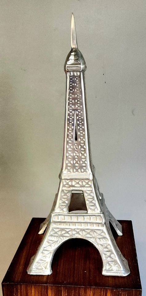 Visit Paris at home with this wonderful vintage tall cast aluminum art sculpture of the Eiffel Tower - 2