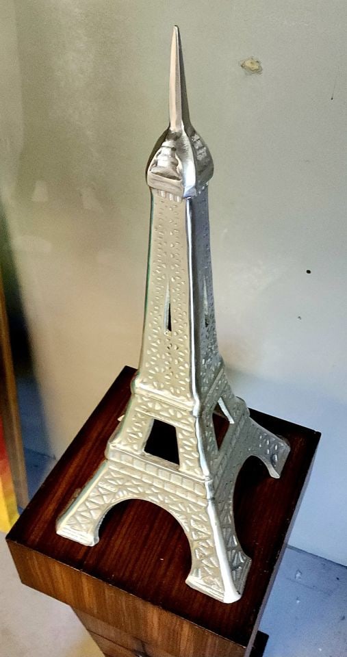 Visit Paris at home with this wonderful vintage tall cast aluminum art sculpture of the Eiffel Tower - 3