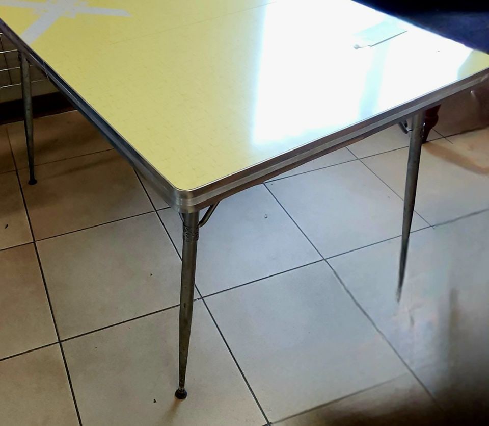 Large Retro Mid-Century Modern formica & chrome dinette table. Circa 1959. Great yellow pattern. - 3