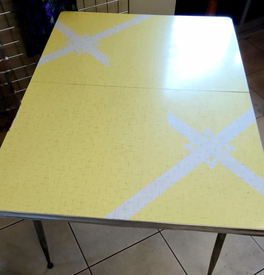 Large Retro Mid-Century Modern formica & chrome dinette table. Circa 1959. Great yellow pattern. - 4
