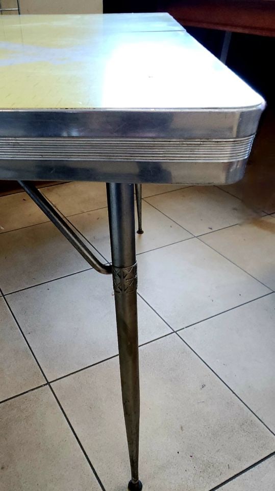 Large Retro Mid-Century Modern formica & chrome dinette table. Circa 1959. Great yellow pattern. - 6