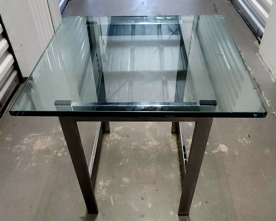 Vintage Modern Chromed Steel and glass side table after Milo Baughman - 2