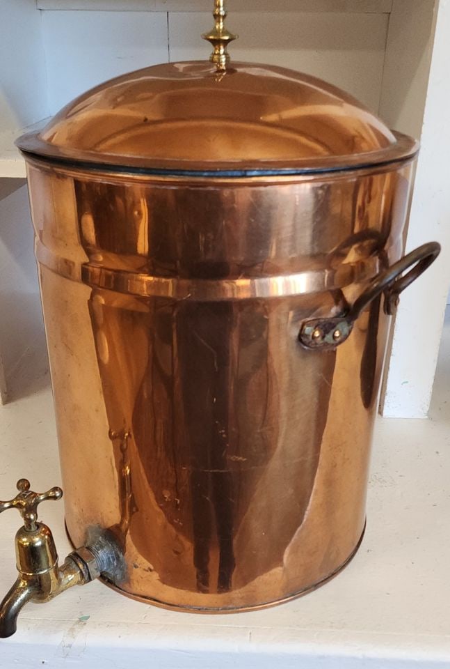 Highly collectible large antique copper water urn dispenser w/ brass fittings and tap. Circa 1900s - 2