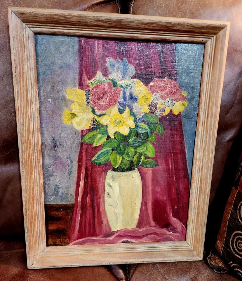 Small vibrant mid-century original oil vintage painting of floral still life by Kao