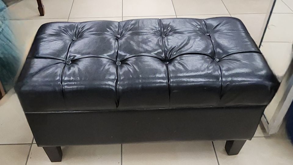 Mid-Century Modern large leather tufted bench with storage. A great piece. - 3