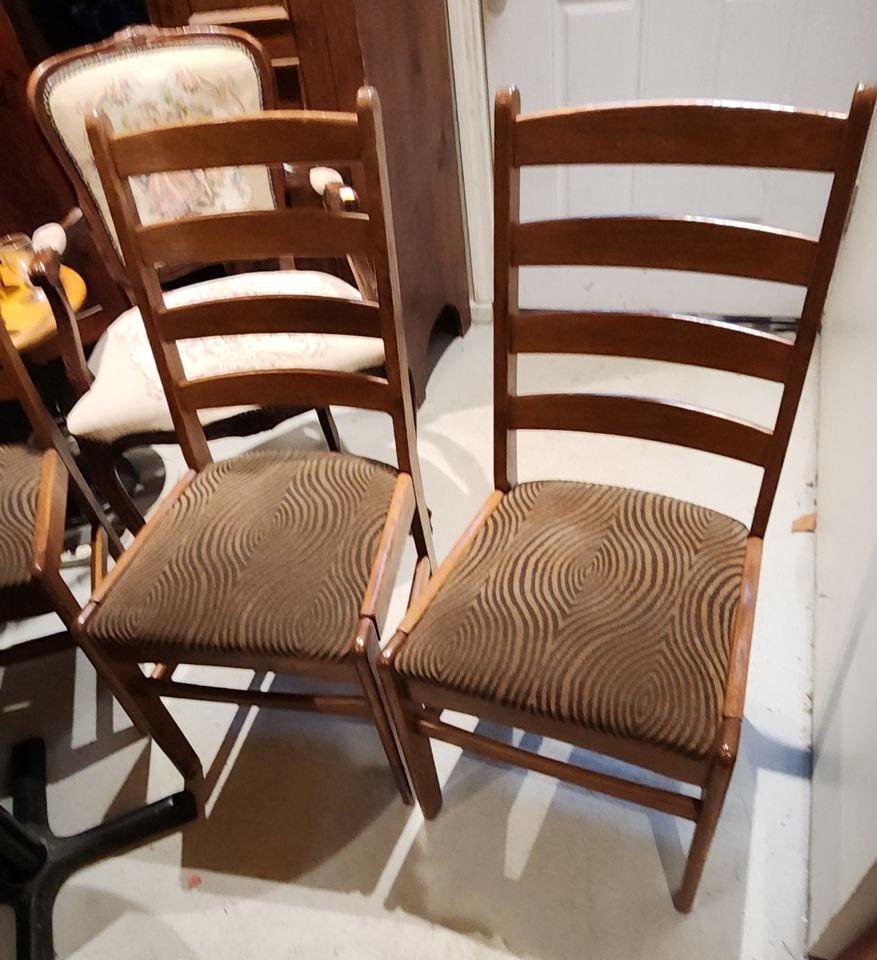 Set of 4 mid-century country style high back wood dining chairs. Perfect for Modern Farmhouse decor. - 2
