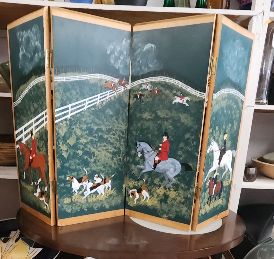 Antique primitive style hand-painted English table screen with a classic fox hunting image - 2