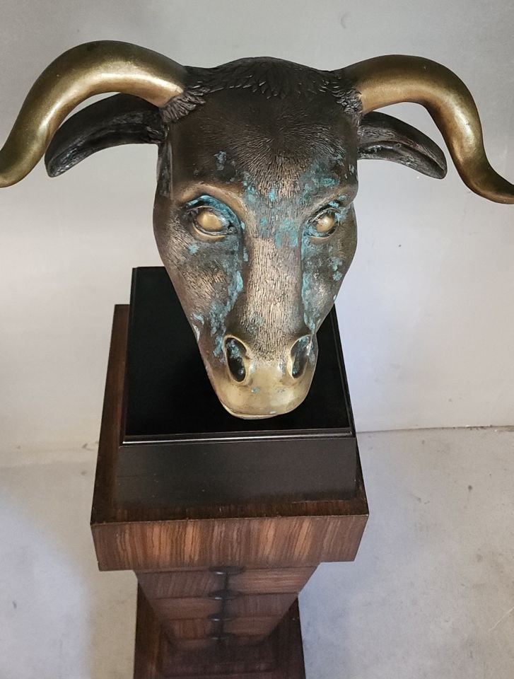 Powerful engraved bronze sculpture of Bull's head making strong artistic statement. - 4