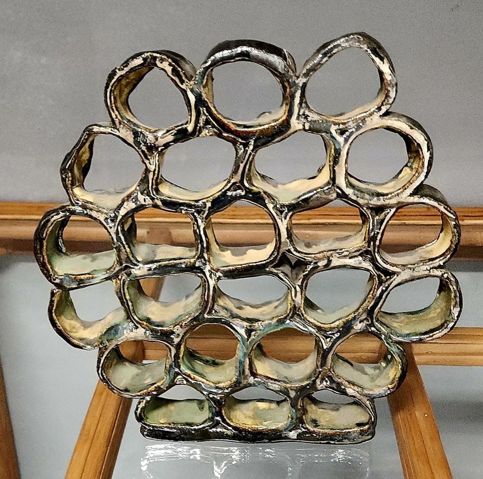 Mid-century brutalist abstract ceramic sculpture w/ great negative space & tessellated form. Signed. - 4