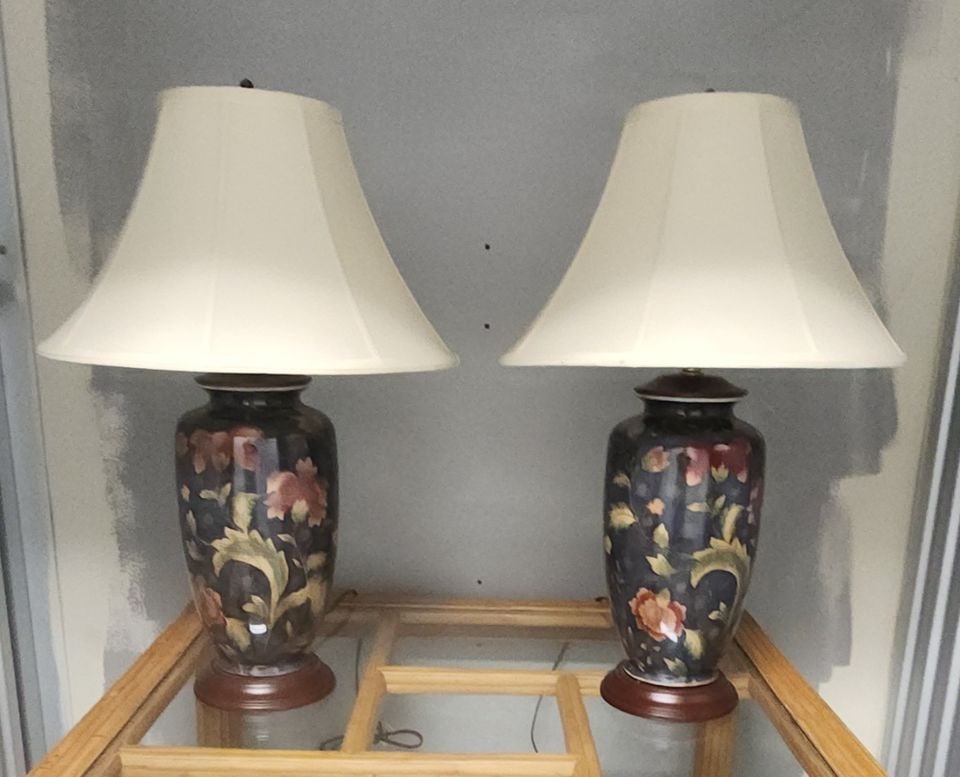 Pair of vintage Hollywood Regeny style hand-painted porcelain lamps representative of Scully & - 2