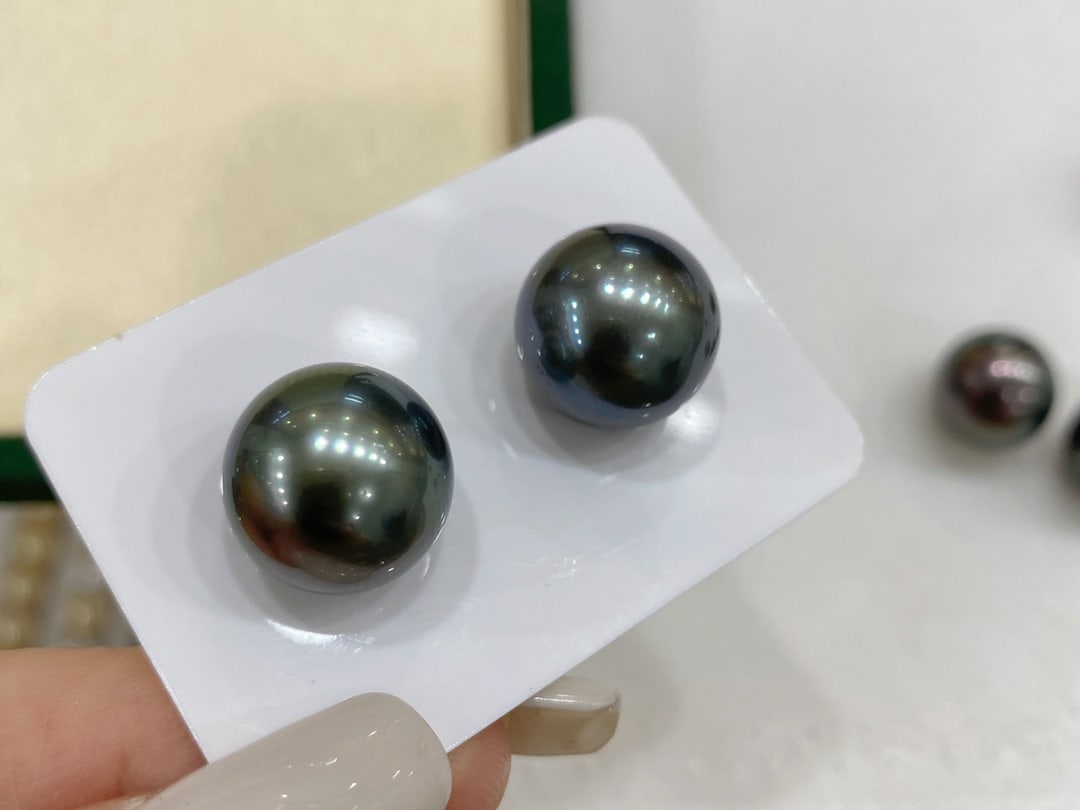 Natural Tahitian Black Pearl Studs - 4