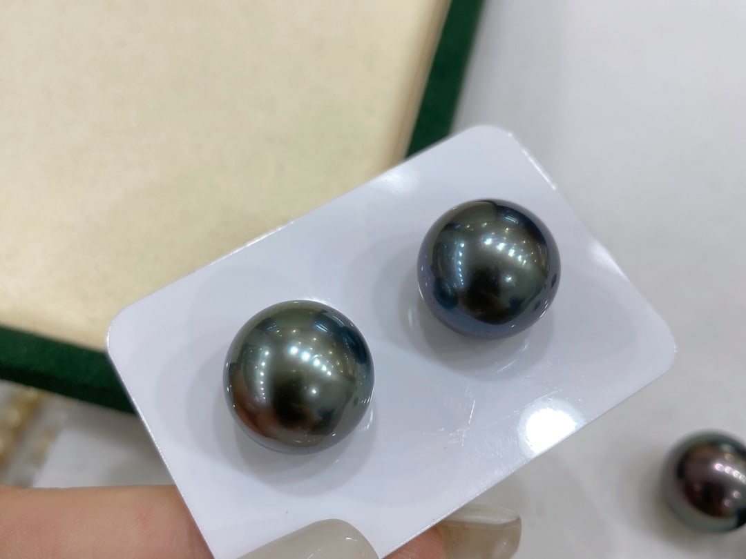 Natural Tahitian Black Pearl Studs - 5