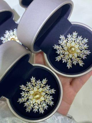 Snowflake Sea Golden Pearl Brooch - 2