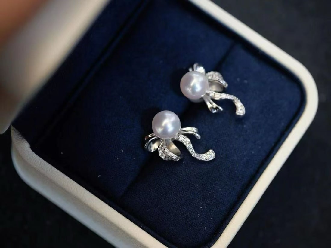 Sterling Silver Pearl Stud Earrings (1 of 4)