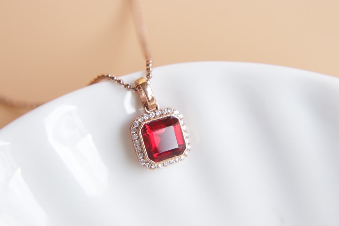 18K Gold Inlaid Ruby Color Sunstone Pendant - 4