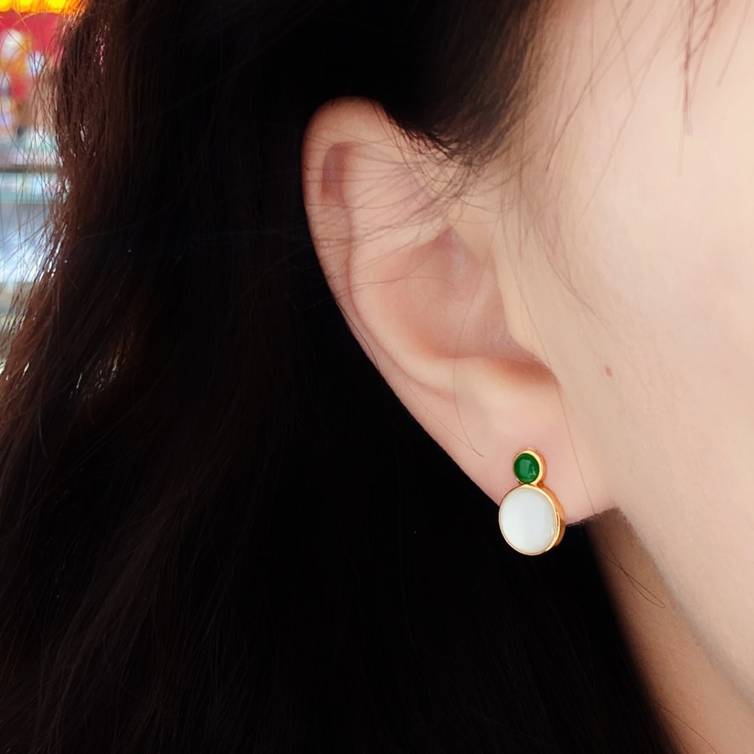 18k Jade and Mother-of-Pearl Stud Earrings - 5