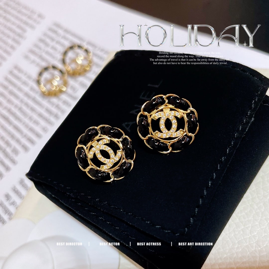 18k gold classic diamond stud earrings - 3