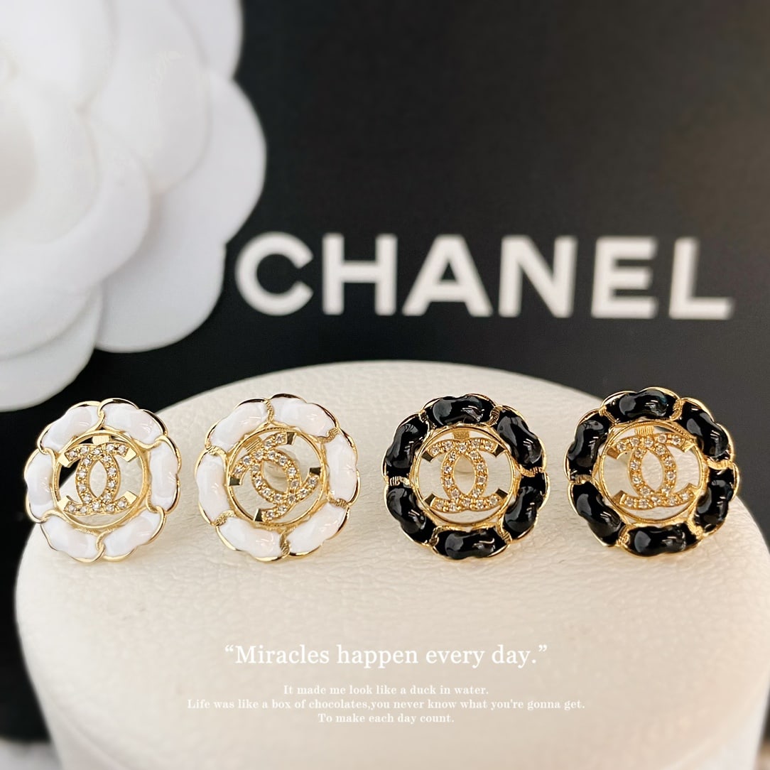 18k gold classic diamond stud earrings - 5