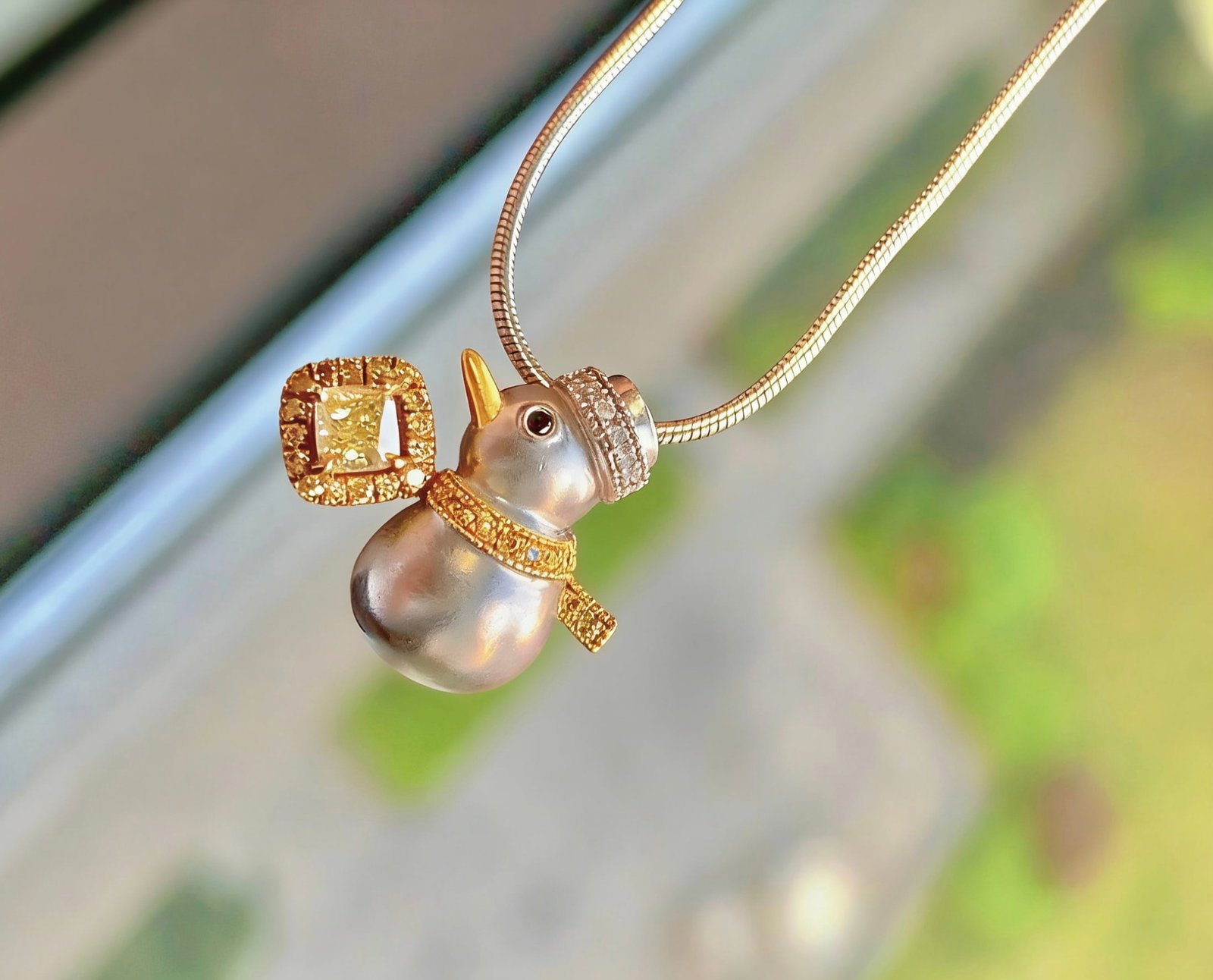 18k natural diamond and natural yellow diamond snowman pendant - 3