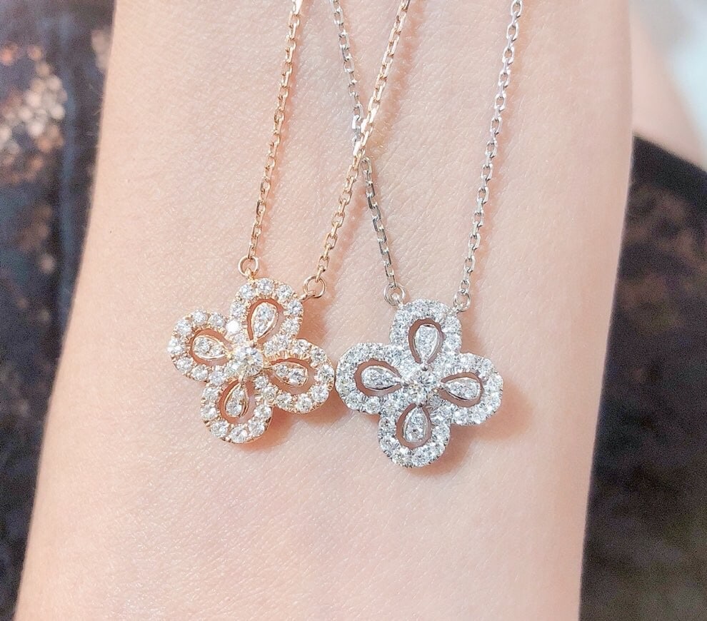 18k gold diamond encrusted clover pendant necklace - 4