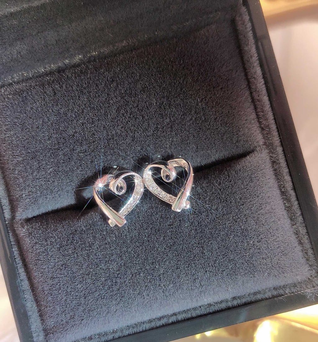 Heart-Shaped Diamond Stud Earrings - 4