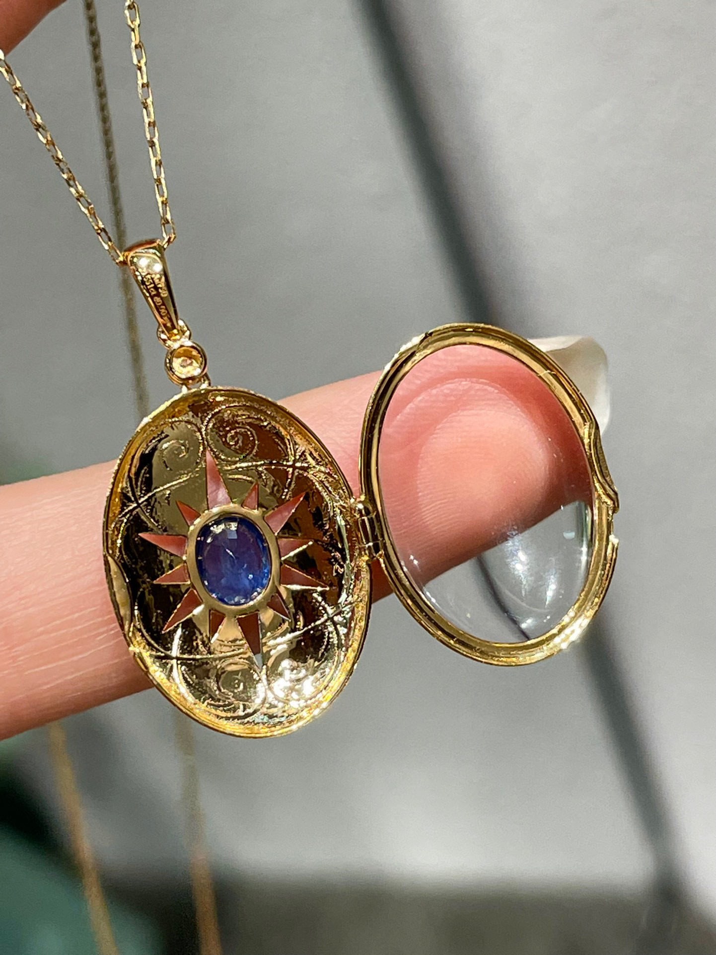 18k Gold Sapphire Pendant with Diamond Accents - 7