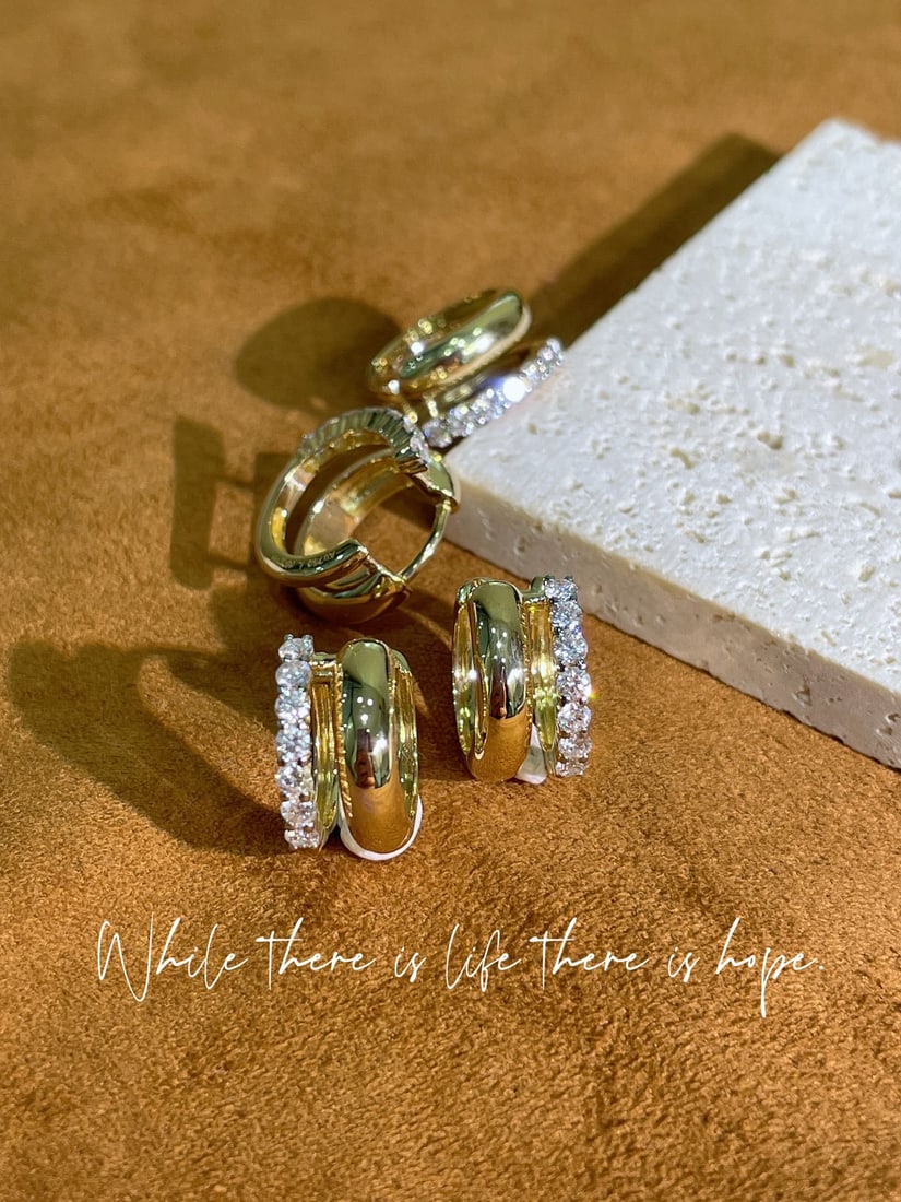 18k Natural Diamond Stud Earrings - 2